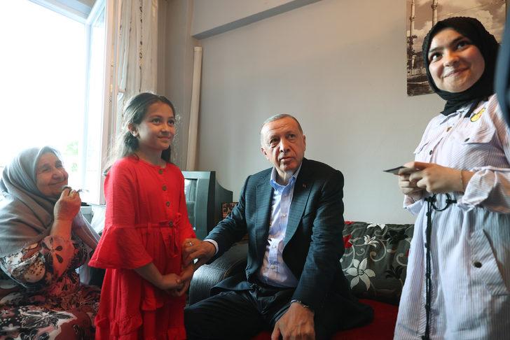 Cumhurbaşkanı Erdoğan, Ordu'da çay davetinde bulunan aileyi ziyaret etti G4