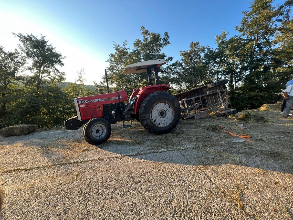 Samsun'da trakt&ouml;r&uuml;n devrilmesi sonucu 1 kişi &ouml;ld&uuml;, 1 kişi ağır yaralandı