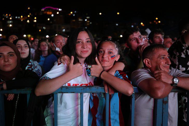 Trabzonspor taraftarları, Süper Kupa maçını dev ekrandan takip etti G3