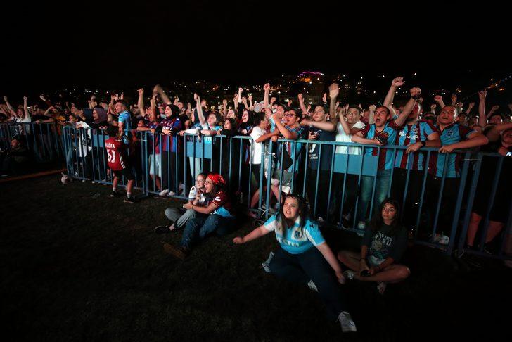 Trabzonspor taraftarları, Süper Kupa maçını dev ekrandan takip etti G4