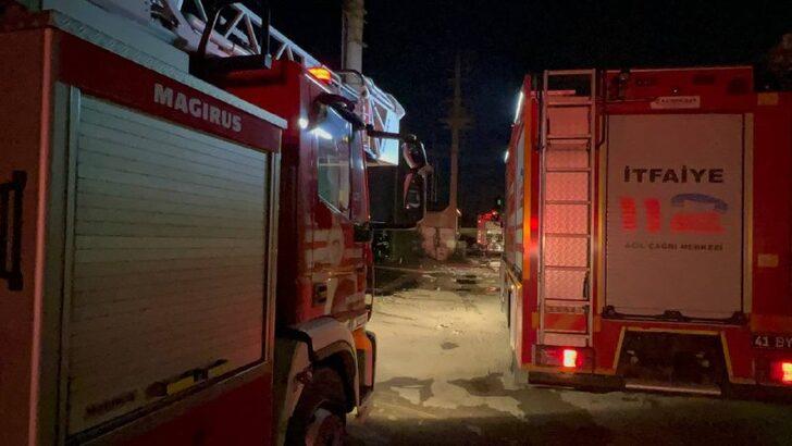 Kocaeli'de kalıp üretimi yapılan fabrikada çıkan yangın söndürüldü G3