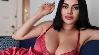 Zuhal Topal'ın programında ünlendi! Naz Mila'nın bikinisi küçük geldi