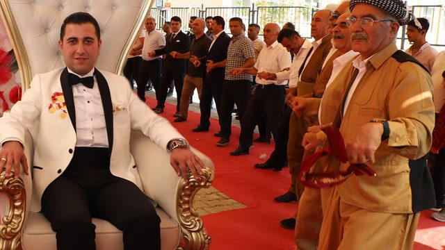 Bu düğünde takı ve hediye kabul edilmedi! Kilolarca altın takılan Hakkari’de hediyesiz düğün