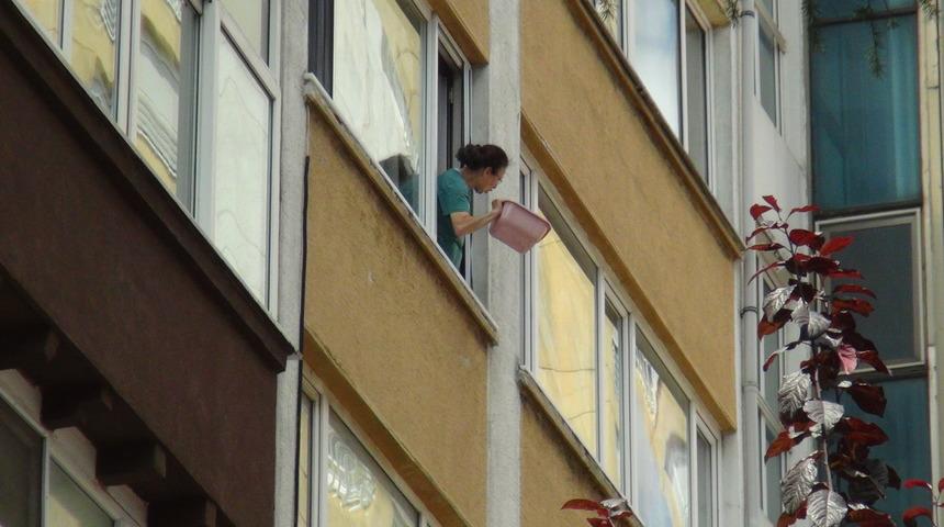 Şişli'de dehşete düşüren olay! Yoldan geçenlere kezzap, polise de kaynar su döktü