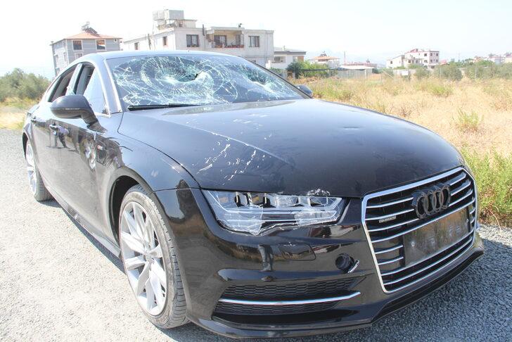 Hatay'da otomobile taşla zarar verilmesi güvenlik kamerasına yansıdı G5