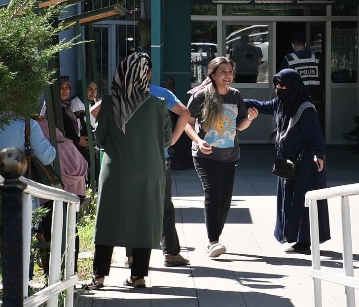 Sivas'ta kimliğini unuttuğu için KPSS'ye giremeyen aday gözyaşı döktü G3