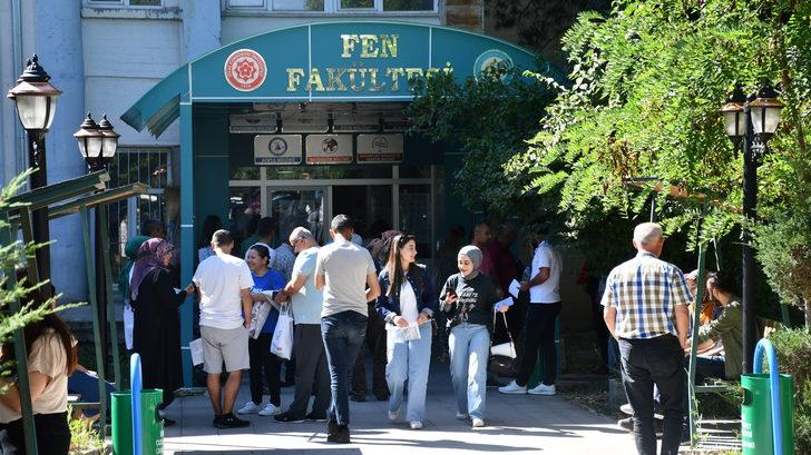 Sivas'ta kimliğini unuttuğu için KPSS'ye giremeyen aday gözyaşı döktü G4