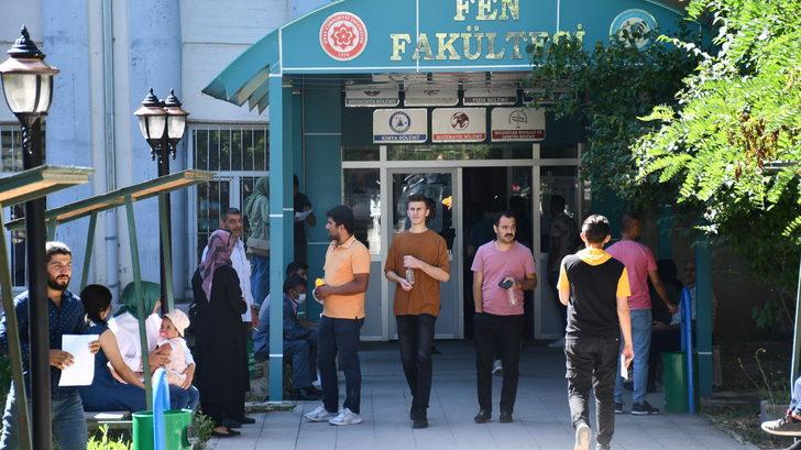 Sivas'ta kimliğini unuttuğu için KPSS'ye giremeyen aday gözyaşı döktü G5