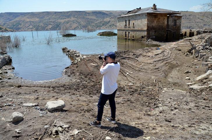 Kars'ta barajın su seviyesi düşünce tarihi yapılar gün yüzüne çıktı G2