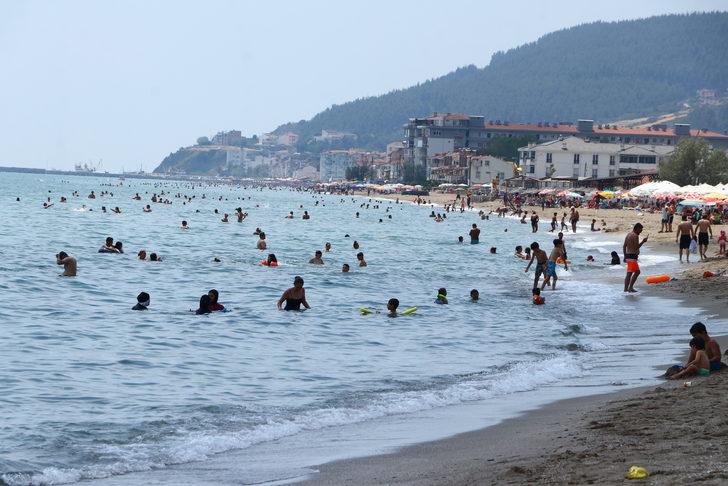 Tekirdağ'da sıcak havadan bunalanlar denizde serinlemeye çalıştı G3