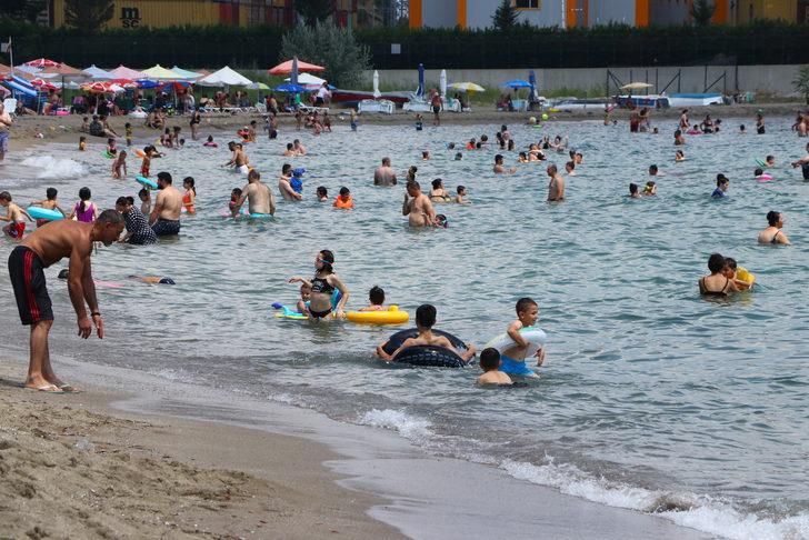 Tekirdağ'da sıcak havadan bunalanlar denizde serinlemeye çalıştı G4