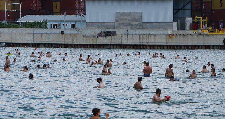 Tekirdağ'da sıcak havadan bunalanlar denizde serinlemeye çalıştı G5