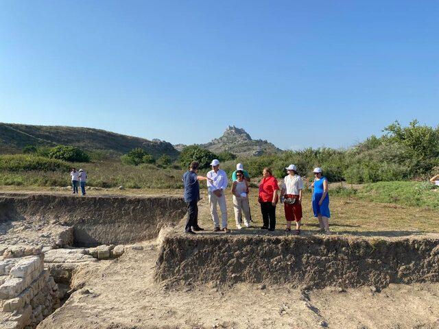 İsviçre'nin Ankara Büyükelçisi Ruch, Adana'daki Sirkeli Höyüğü'nü gezdi