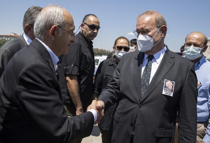 Kılıçdaroğlu, CHP Sözcüsü Faik Öztrak'ın annesinin cenaze törenine katıldı G1