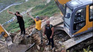 ‘Yeşil Yol’da çalışan iş makinesine ateş açıldı: 1 yaralı