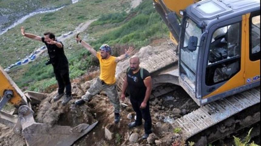 ‘Yeşil Yol’da çalışan iş makinesine ateş açıldı: 1 yaralı