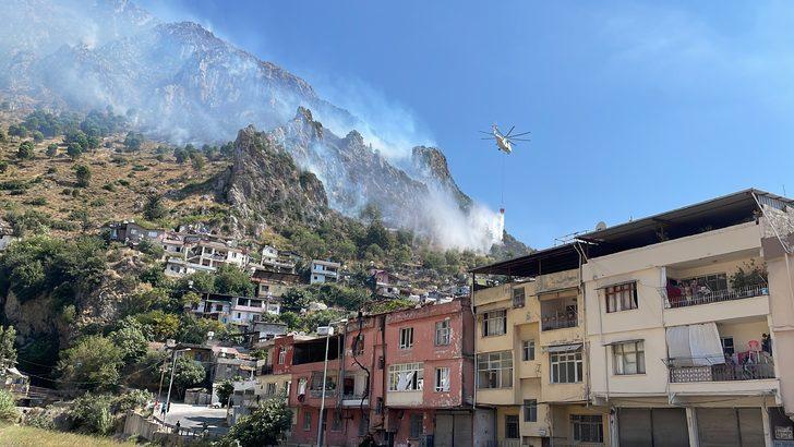 Hatay'da makilik alanda çıkan yangına müdahale ediliyor G3