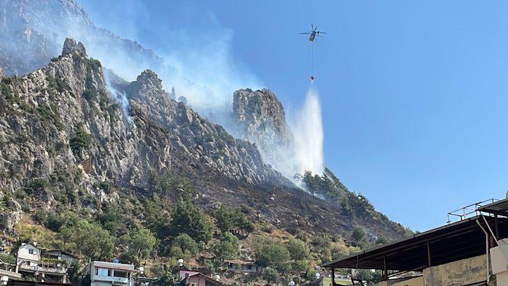Hatay'da makilik alanda çıkan yangına müdahale ediliyor G5