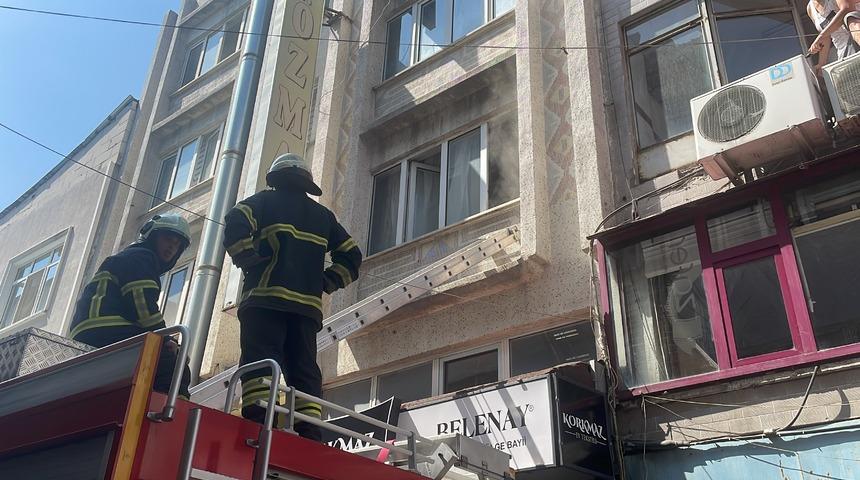 Samsun'da tekstil ürünleri deposunda çıkan yangın söndürüldü