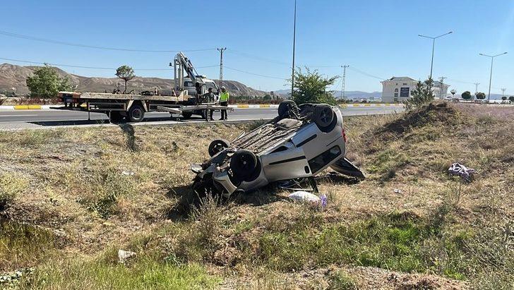 Sivas'ta devrilen hafif ticari araçtaki 7 kişi yaralandı G2