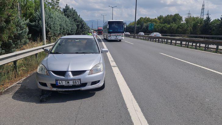 Kocaeli'de otoyolda aracının lastiğini onarmaya çalışan sürücüye kamyonet çarptı G2