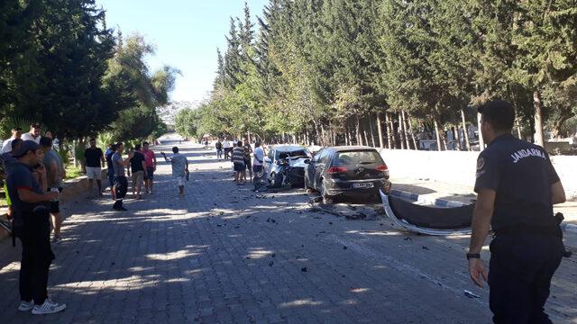 GÜNCELLEME - Antalya'da freni arızalanan minibüs park halindeki 8 araca çarptı