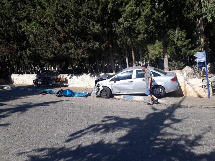 Antalya'da freni arızalanan minibüs park halindeki 8 araca çarptı G2