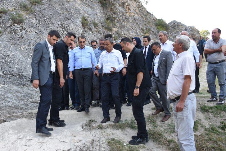 Enerji ve Tabii Kaynaklar Bakanı Dönmez, Yenipazar Belediyesi'ni ziyaret etti G5