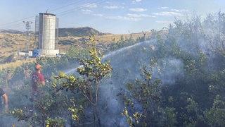 Tunceli'de iki köyde çıkan örtü yangınları söndürüldü