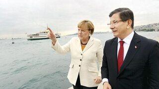 Başbakan Davutoğlu: 'Konsantrasyon kampı olmayız'