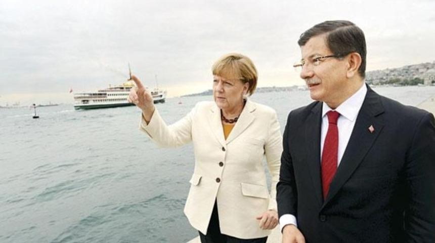 Başbakan Davutoğlu: 'Konsantrasyon kampı olmayız'