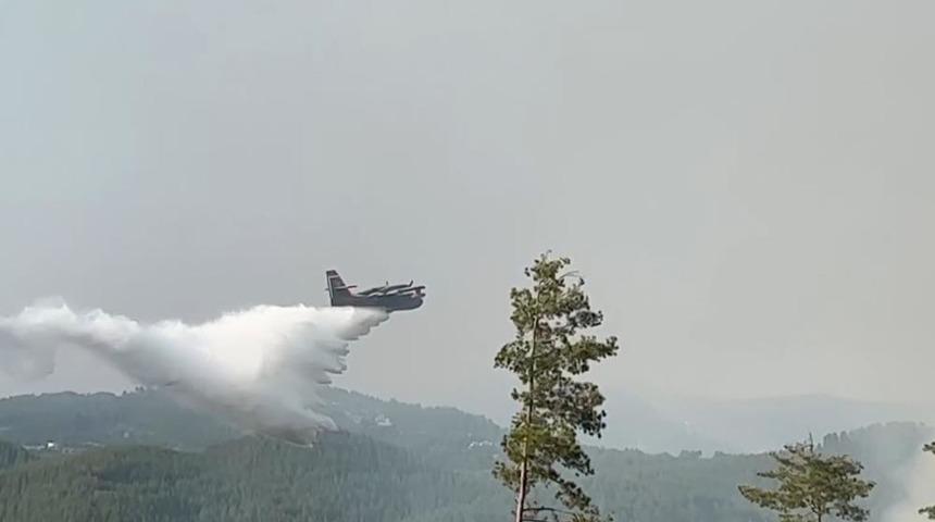 Burdur'daki orman yangına m&uuml;dahale s&uuml;r&uuml;yor! Gece g&ouml;r&uuml;şl&uuml; helikopterler b&ouml;lgede