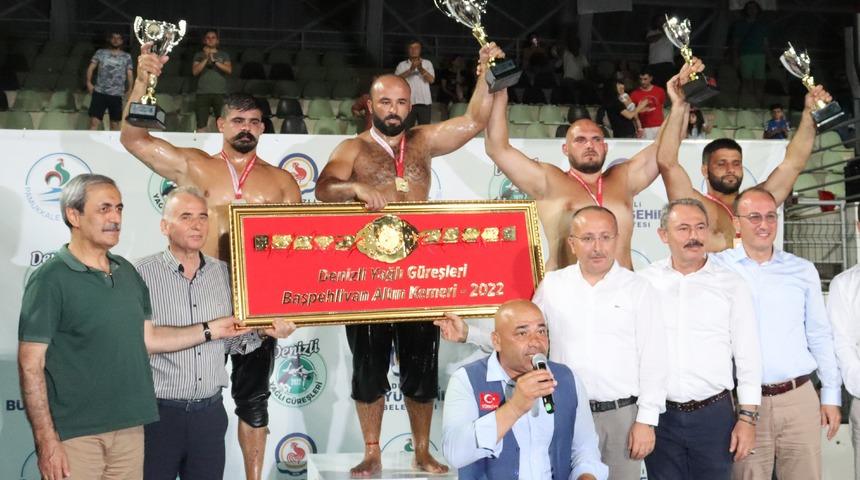 Denizli Yağlı Güreşleri'nde Orhan Okulu başpehlivan oldu