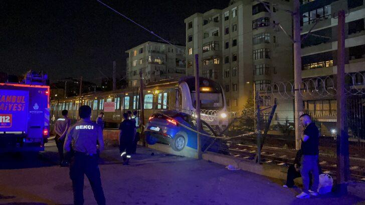 Kontrolden çıkan otomobil Marmaray'ın tel örgüsünde asılı kaldı G2