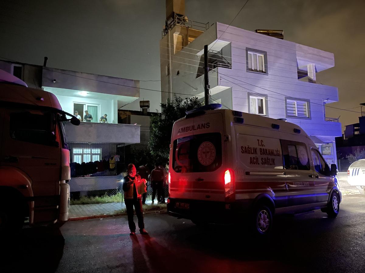 Adana'da balkonda uyuduğu sırada bı&ccedil;aklanan kadın &ouml;ld&uuml;