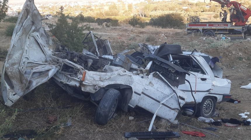 Aydın'da şarampole yuvarlanan otomobildeki 2 kişi öldü