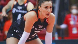 Milli voleybolcu Hande Baladın derin bacak dekolteli elbisesiyle mest etti! Bu güzellik şaka mı?