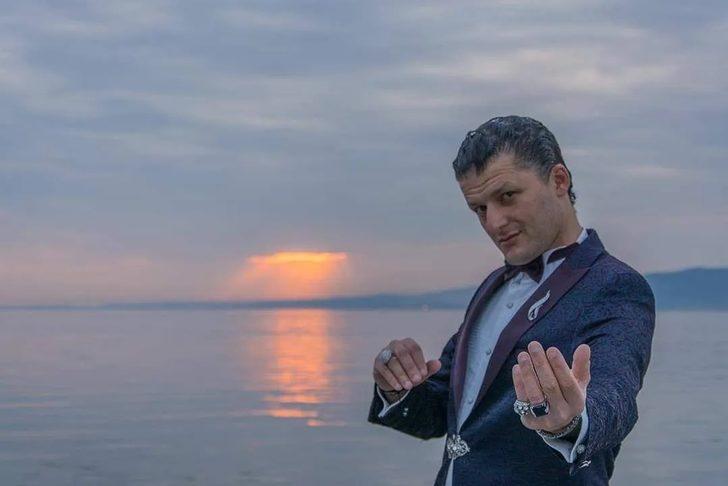 Her gün damat gibi giyiniyor ama kısmetini bulamadı! 'Ferdi Romeo' evlenmek istiyor! G4