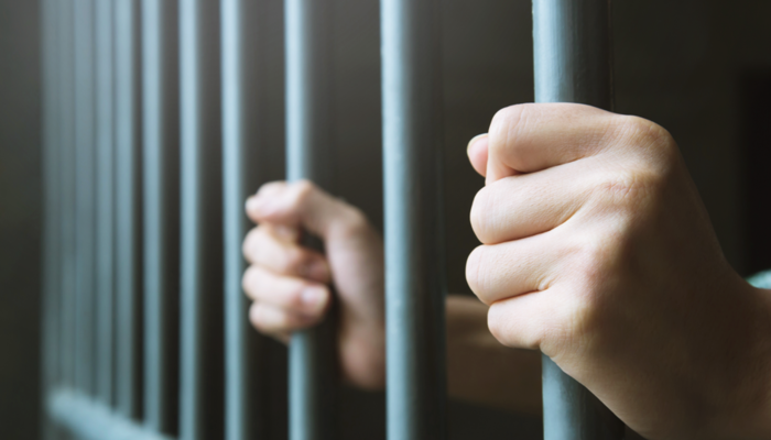 Cezaevinde skandal! Dolapta mahkumla cinsel ilişkiye giren gardiyan tutuklandı