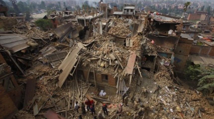 Nepal'de deprem oldu, 7.4'lük deprem Hindistan'da da hissedildi