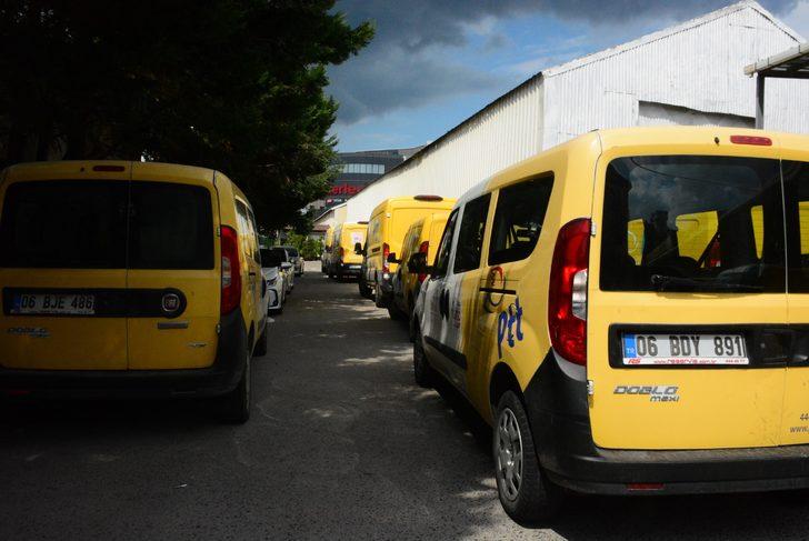 Yüzde 15 zam sonrası PTT'de  taşeron işçileri iş bırakma eylemine geçti