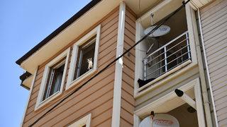 Bursa'da bir evden 2 kamyon çöp çıkarıldı