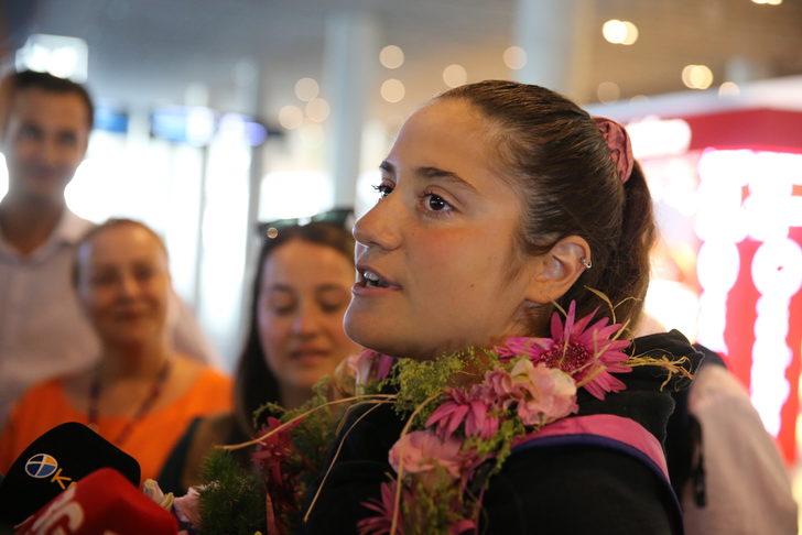 Manş Denizi'ni yüzerek geçen Aysu Türkoğlu, Bodrum'da davul zurnayla karşılandı G2