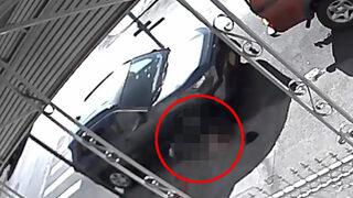 Köpeğini gezdirmek için sokakta yürüyordu! Birden arkasından yaklaşan adam kadına saldırdı