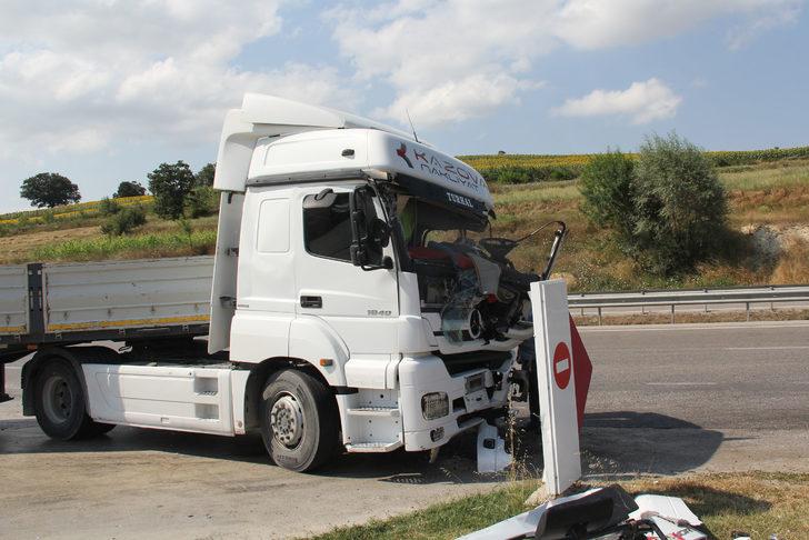 Samsun'da tur otobüsü ile tırın çarpışması sonucu 4 kişi yaralandı G1