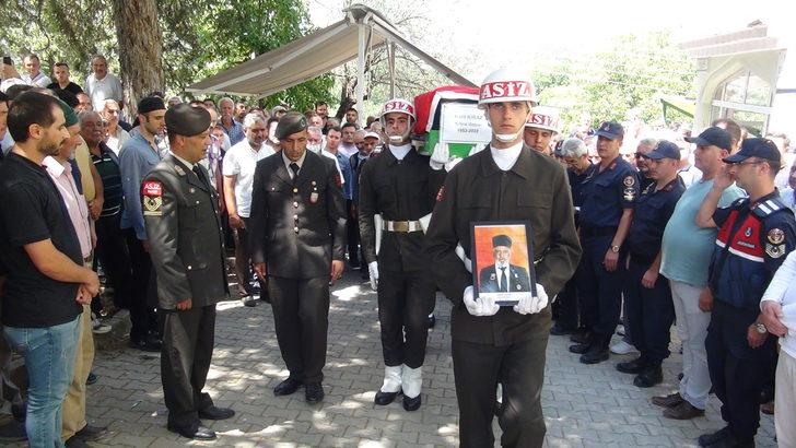 Sakarya'da Kıbrıs gazisi son yolculuğuna uğurlandı G3