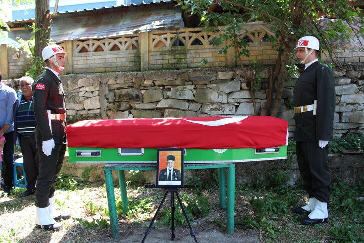 Sakarya'da Kıbrıs gazisi son yolculuğuna uğurlandı G4