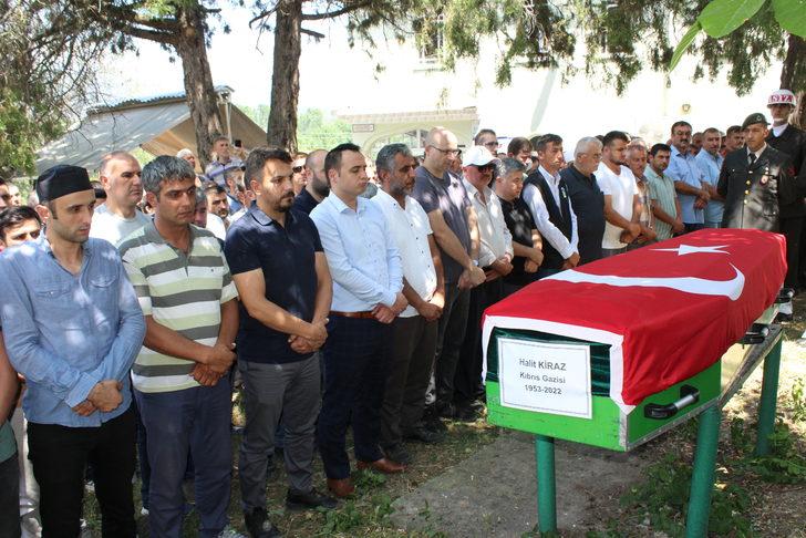 Sakarya'da Kıbrıs gazisi son yolculuğuna uğurlandı G5