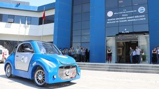 Manisa'da lise öğrencilerinin geliştirdiği elektrikli araç tanıtıldı
