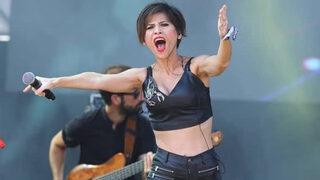 Şarkıcı Aydilge konser sırasında baygınlık geçirdi